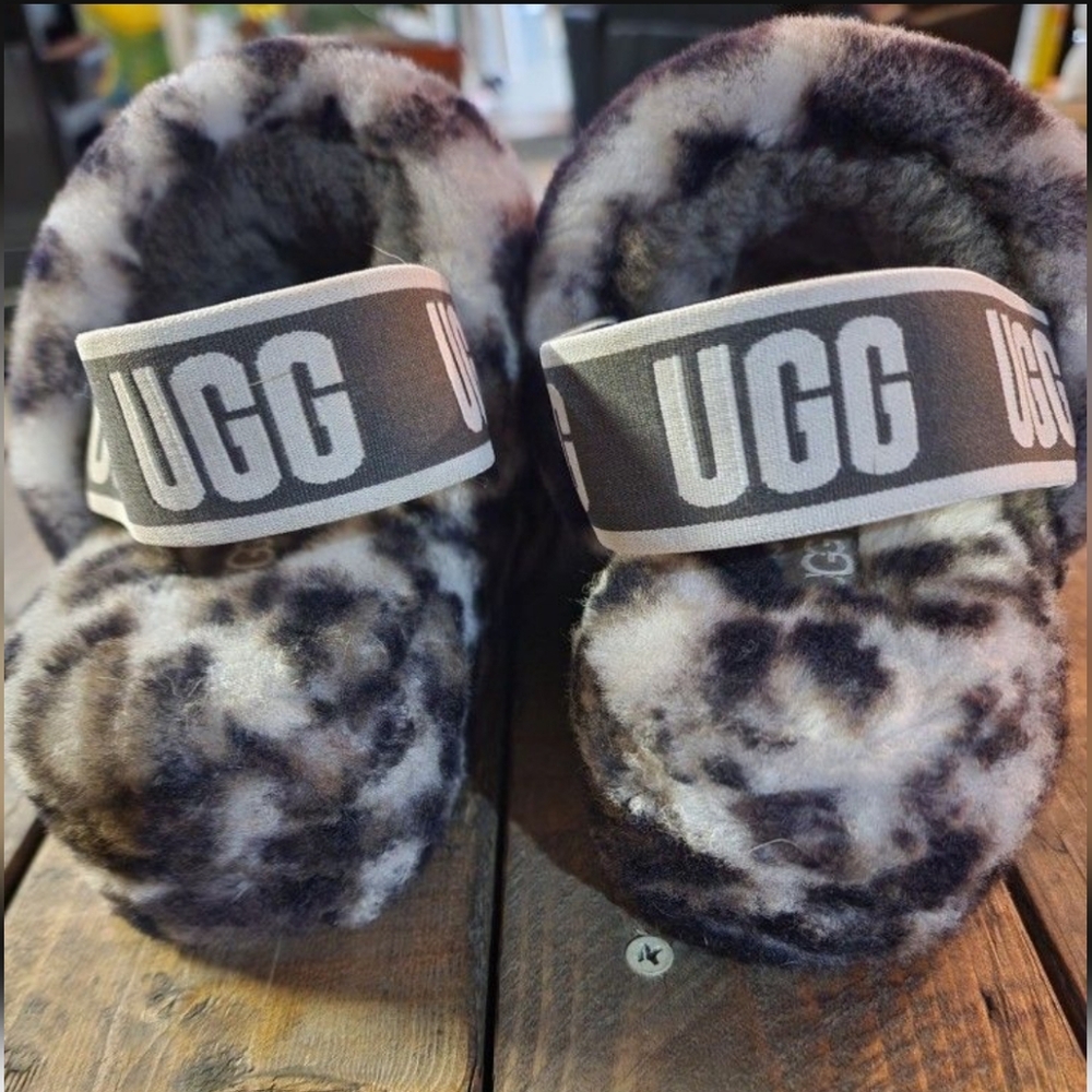 UGG Black and White Cozy Slippers with Logo Band